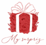 Logo officiel de My Surpriz composé d'une boîte cadeau fleurie rouge avec ruban blanc et écriture calligraphique.